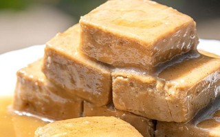 狗狗补钙适合吃什么，羊奶粉、虾米、小鱼干等食物是适宜选择