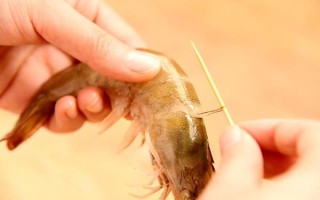 吃虾线的害处，长期食用可能发生铅中毒