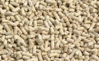 给肉鸭配制饲料的原则，不能一次性配制过多