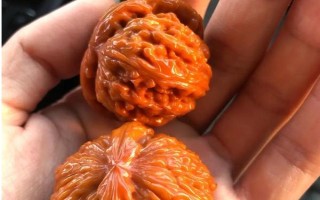 盘核桃为什么会变红,盘完过程中核桃表皮形成了包浆现象