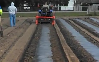 地膜覆盖机如何使用，膜卷外径通常以15-20厘米为宜