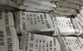 怎么把水果皮做成花肥,洗净切碎后装入容器中发酵