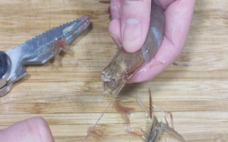 吃虾线的害处，长期食用可能发生铅中毒