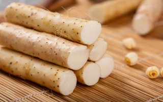 薯类的作物，包括甘薯、马铃薯、山药等