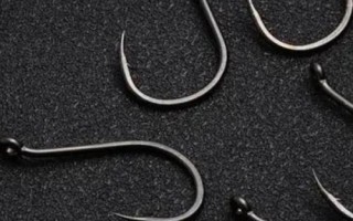 如何用蚯蚓钓鲫鱼，注重打窝和蚯蚓的鲜活性