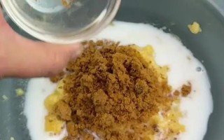 筏钓的最佳钓点,养殖网箱下面堪称最佳钓点