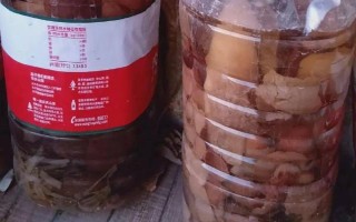 怎么把水果皮做成花肥,洗净切碎后装入容器中发酵