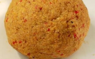 野钓鲤鱼有哪些饵料比较好用,蚯蚓、玉米、红薯均为不错的选择