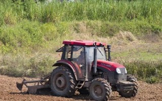 拖拉机轮胎磨损加快的原因及防治方法,可能是长期超负荷工作所致