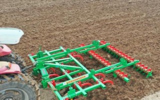 耙地的基本方法，常用顺耙、横耙和斜耙