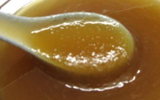 野桂花蜂蜜怎么鉴别真假，从色泽、香味、口感和结晶状态来分辨