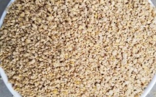 鸡饲料的配方，通常将麦麸、豆粕、玉米作为原料