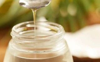 如何制做甘油蜂蜜面膜，将蜂蜜与甘油混合、再倒入温开水拌匀即可